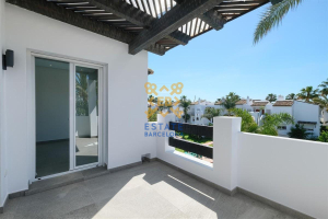 Apartamento №23678 en Estepona